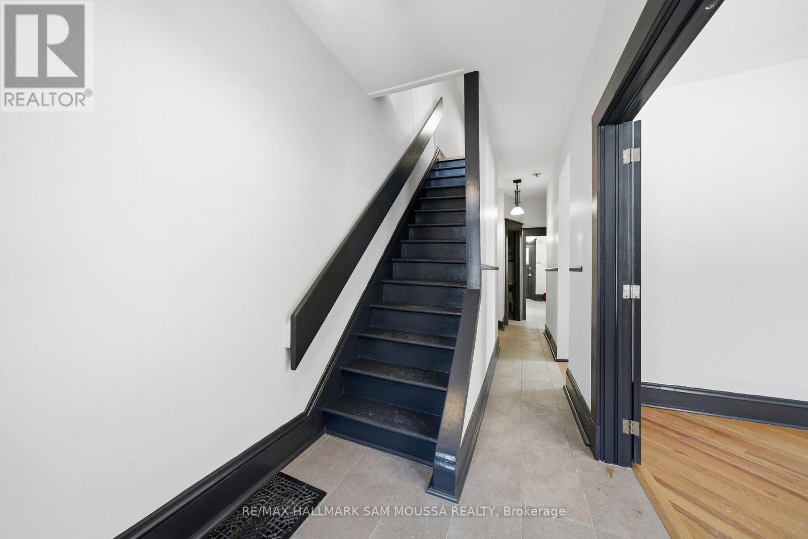 79 Hinton Avenue N Property Photo 6