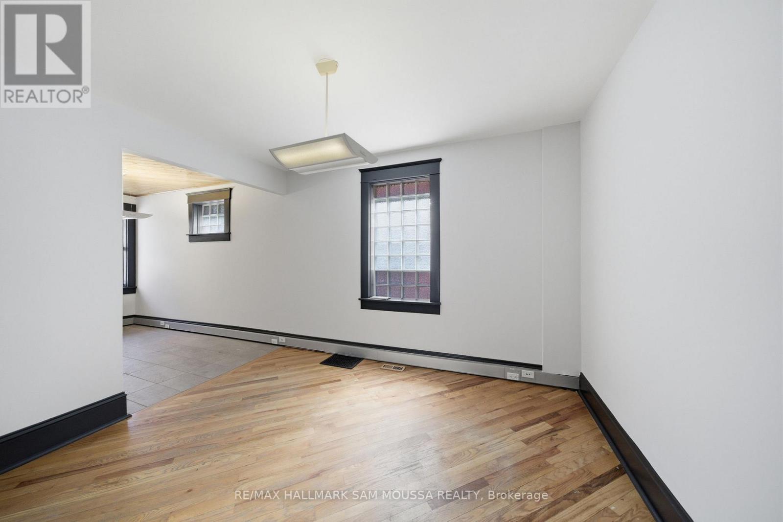 79 Hinton Avenue N Property Photo 9