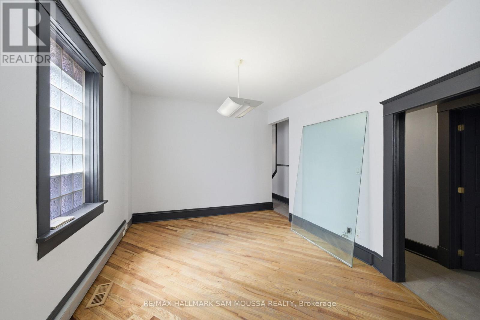 79 Hinton Avenue N Property Photo 11