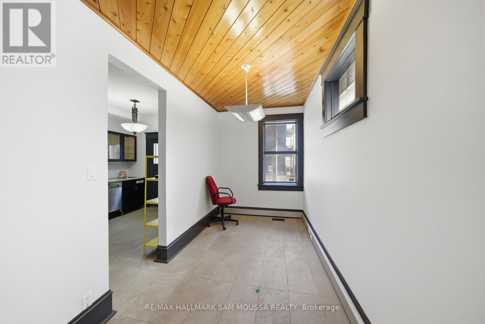 79 Hinton Avenue N Property Photo 12
