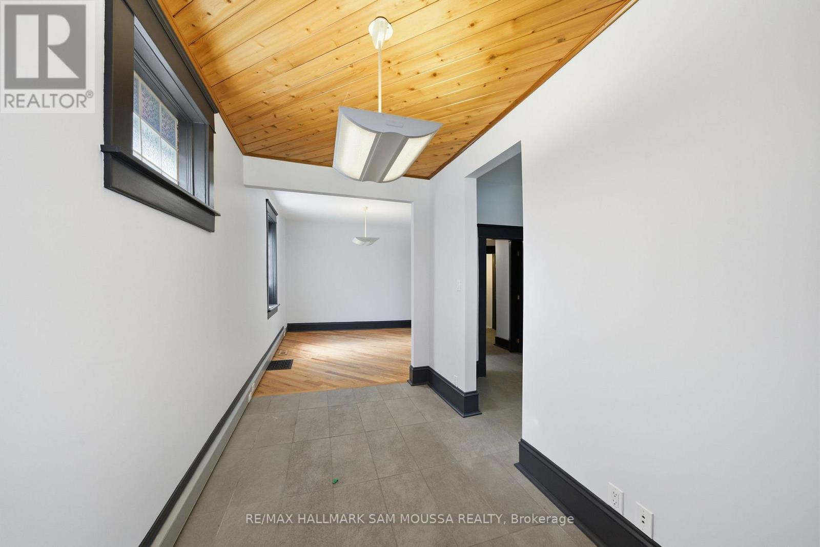 79 Hinton Avenue N Property Photo 14