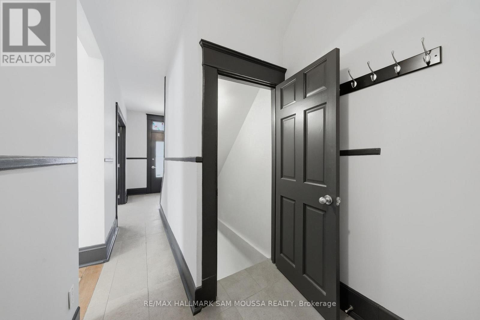 79 Hinton Avenue N Property Photo 18