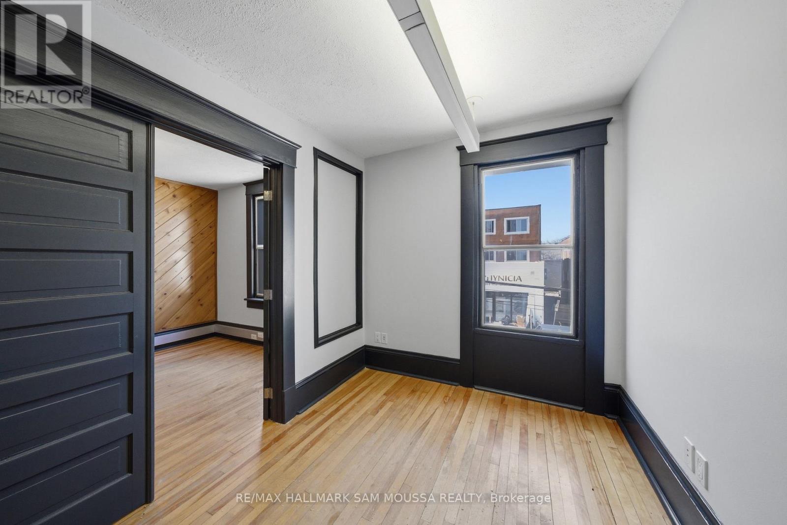 79 Hinton Avenue N Property Photo 20