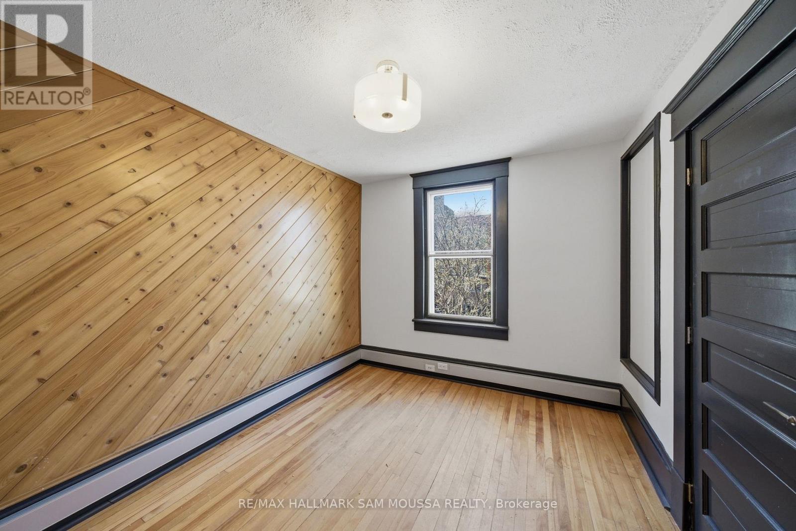 79 Hinton Avenue N Property Photo 21