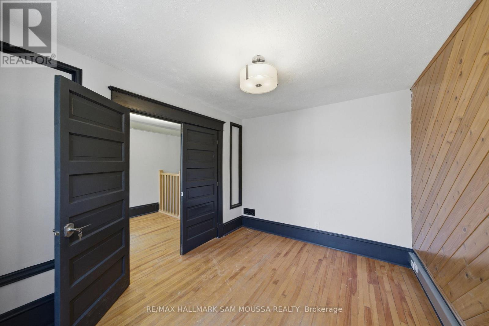 79 Hinton Avenue N Property Photo 22