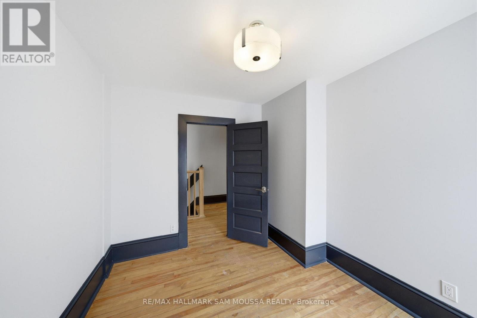 79 Hinton Avenue N Property Photo 25