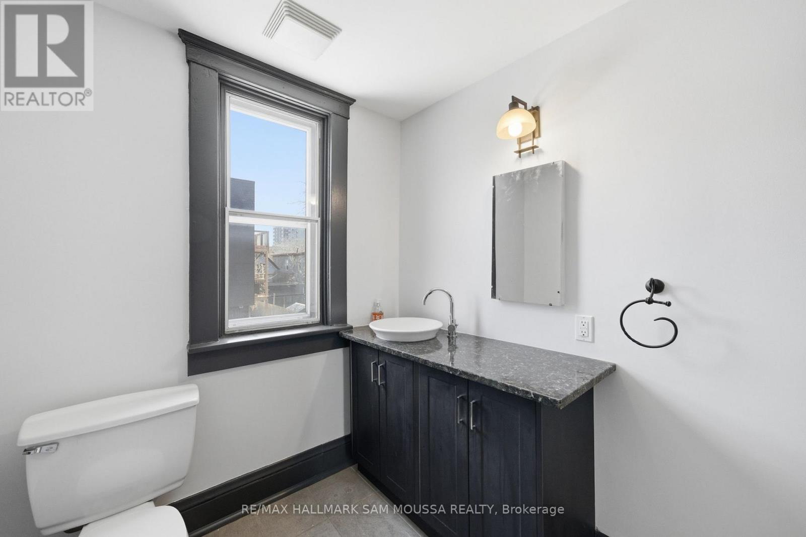 79 Hinton Avenue N Property Photo 30