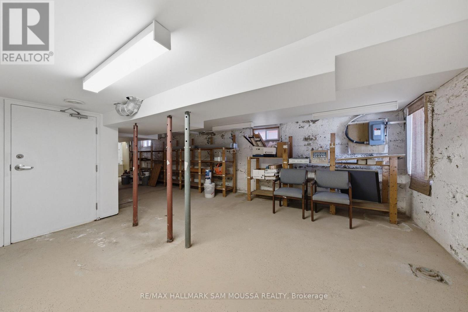 79 Hinton Avenue N Property Photo 33