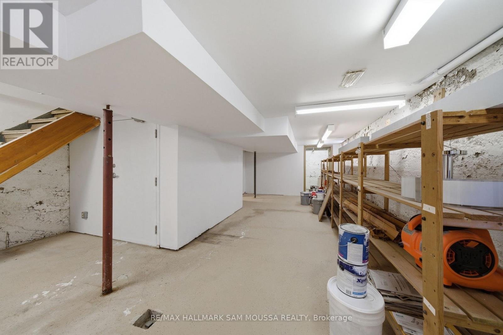 79 Hinton Avenue N Property Photo 34