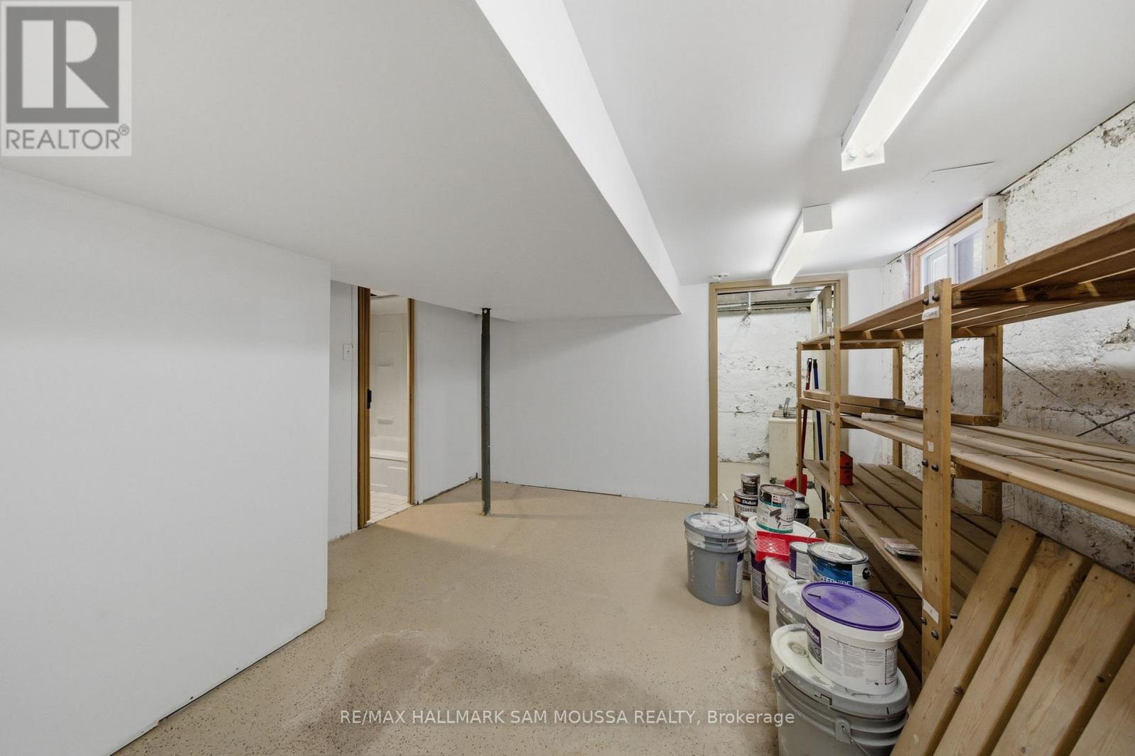 79 Hinton Avenue N Property Photo 35