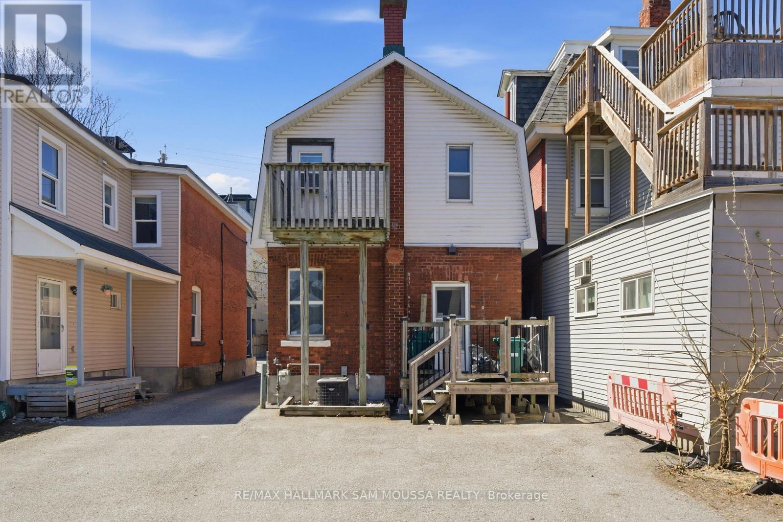 79 Hinton Avenue N Property Photo 40