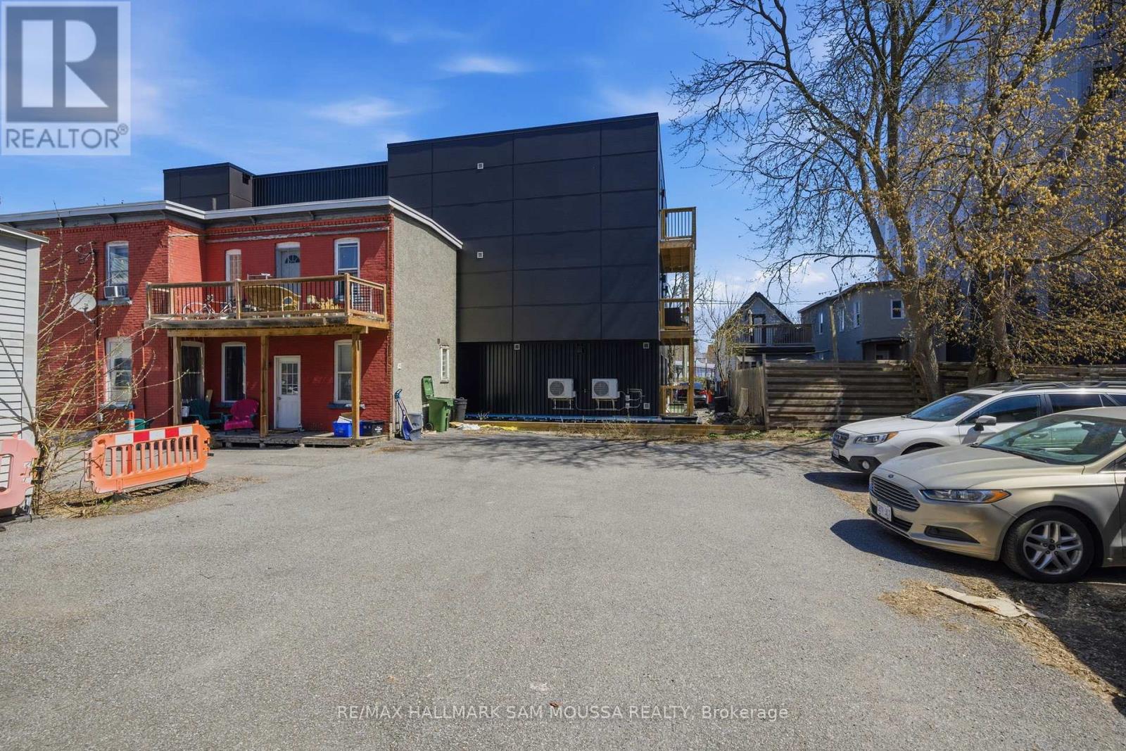 79 Hinton Avenue N Property Photo 41