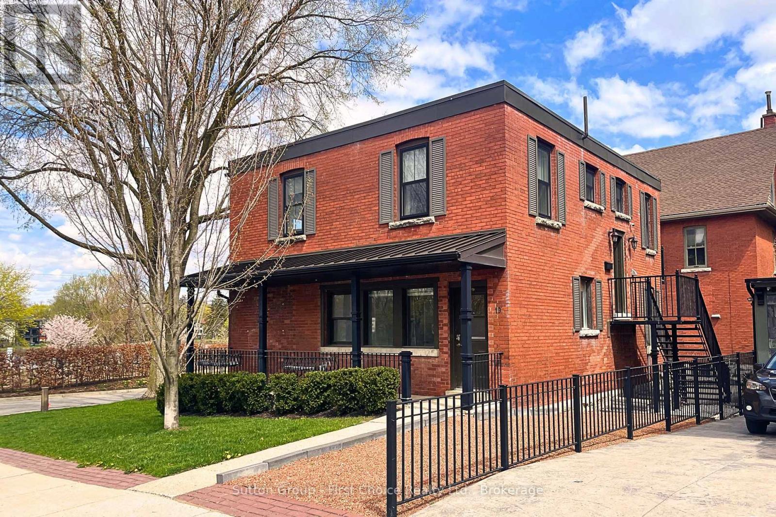 19 WATERLOO STREET S