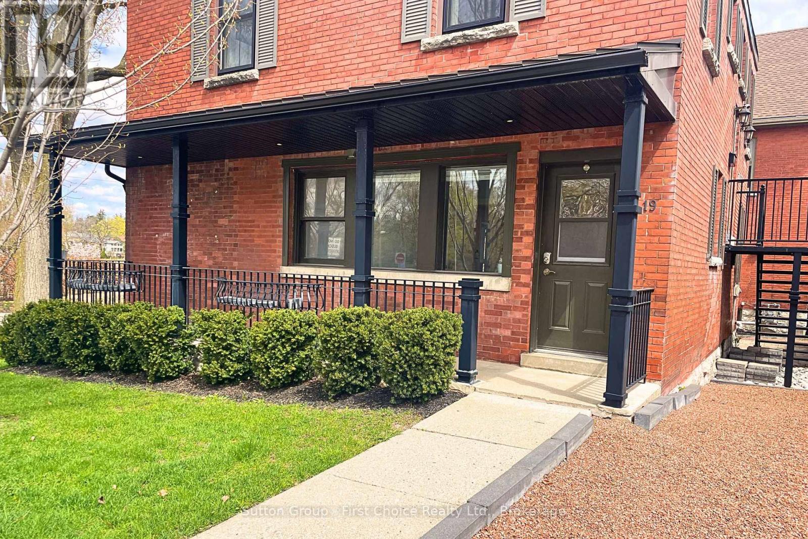 19 Waterloo Street S Property Photo 12