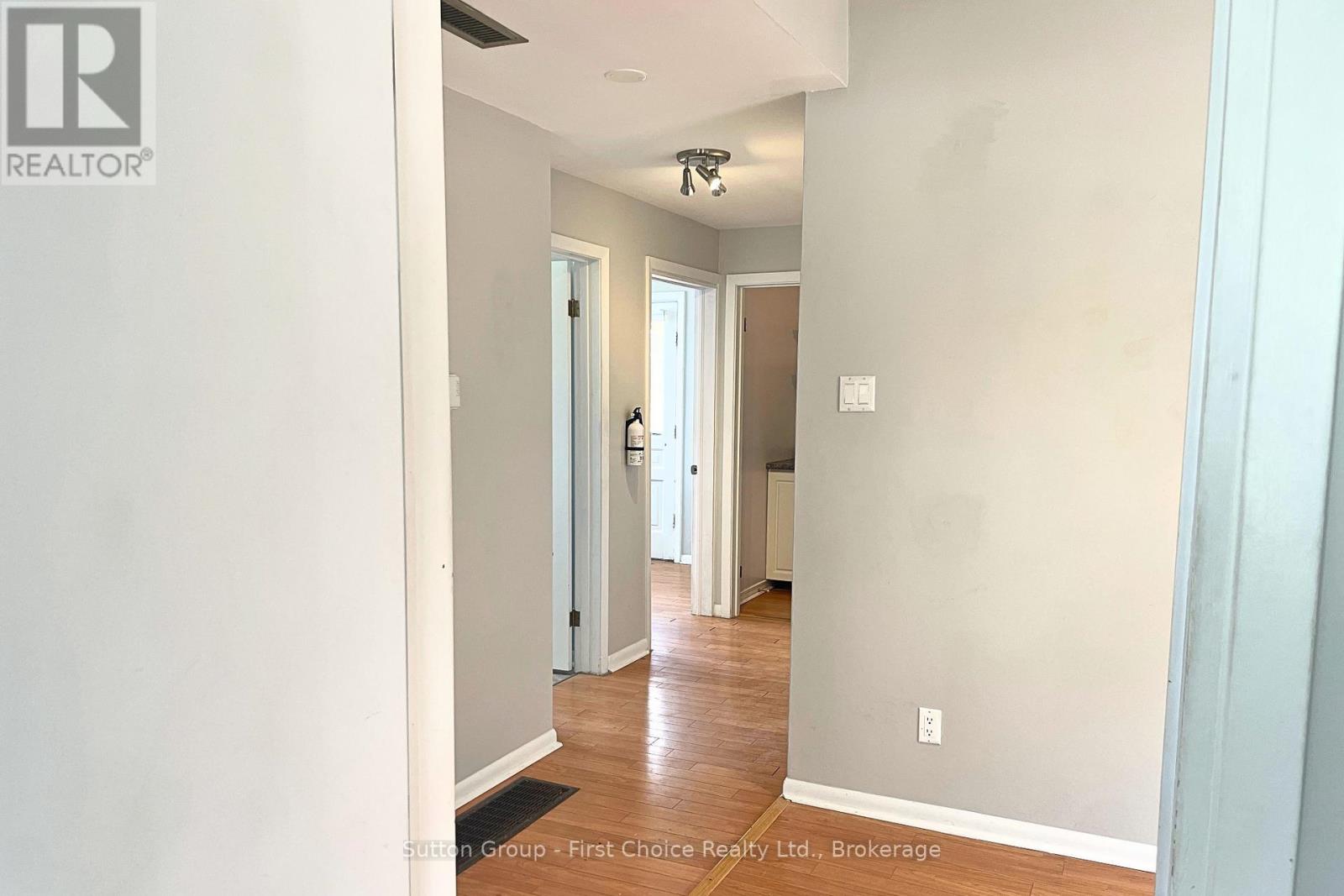 19 Waterloo Street S Property Photo 15
