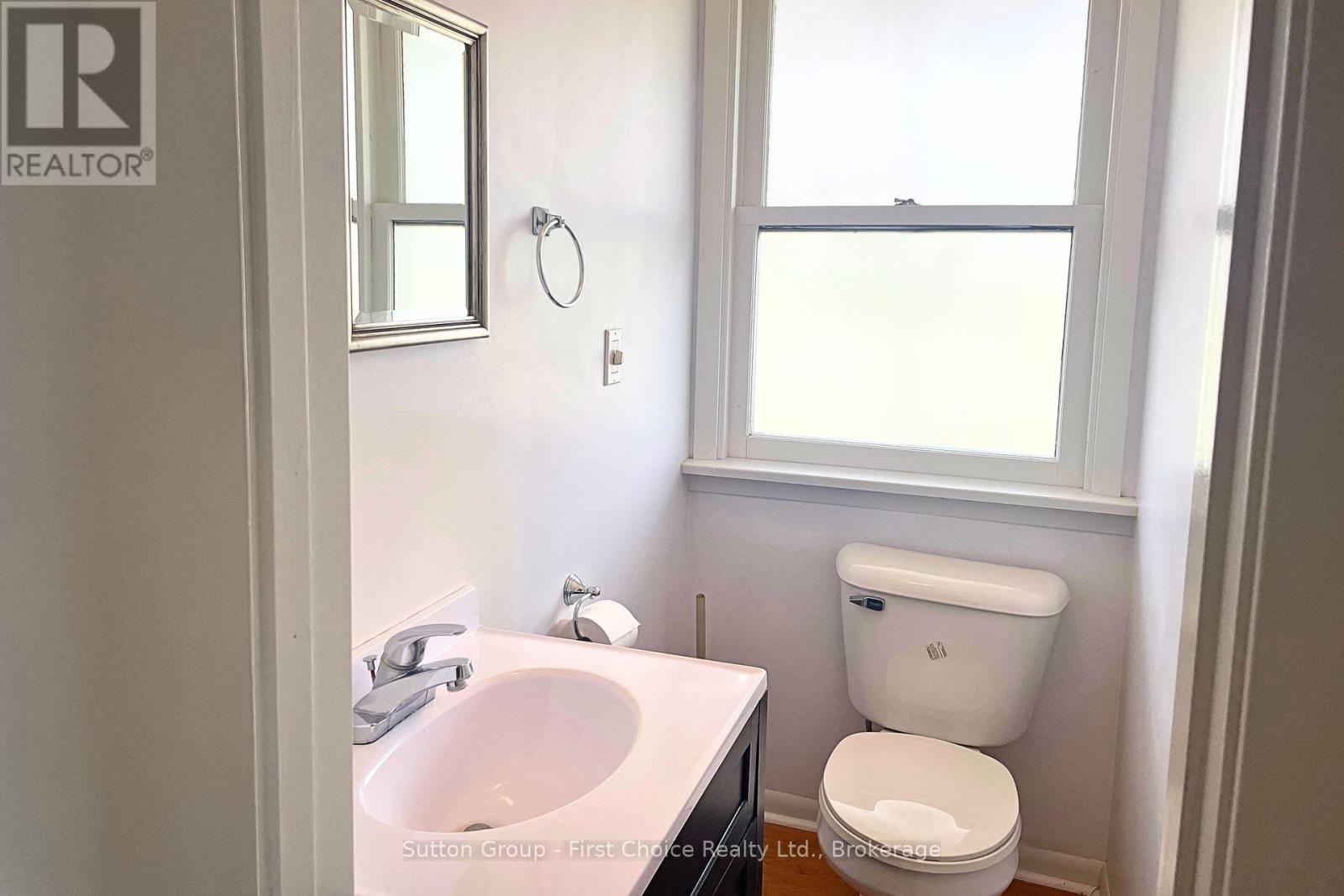 19 Waterloo Street S Property Photo 19