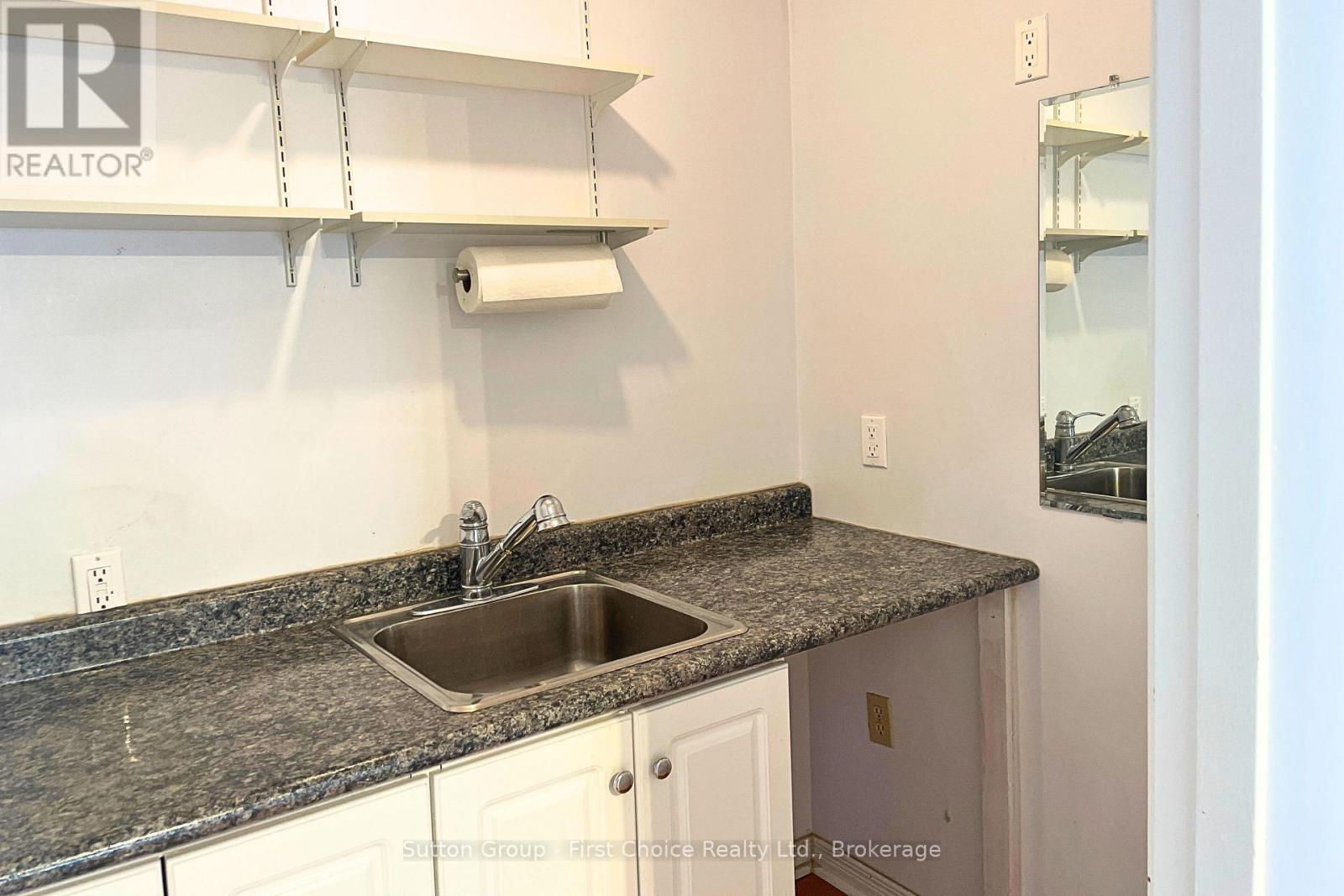 19 Waterloo Street S Property Photo 21