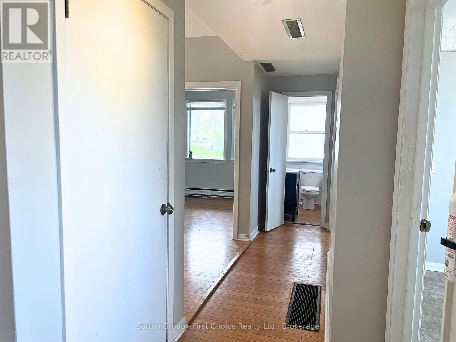19 Waterloo Street S Property Photo 23