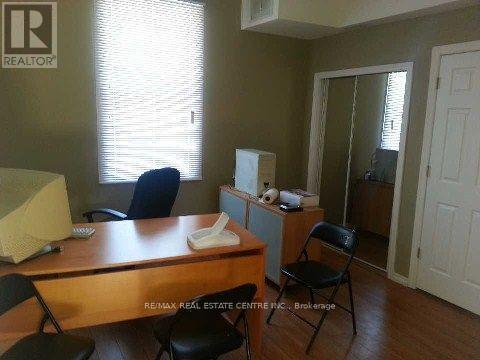 246-248 Ottawa Street N Property Photo 4