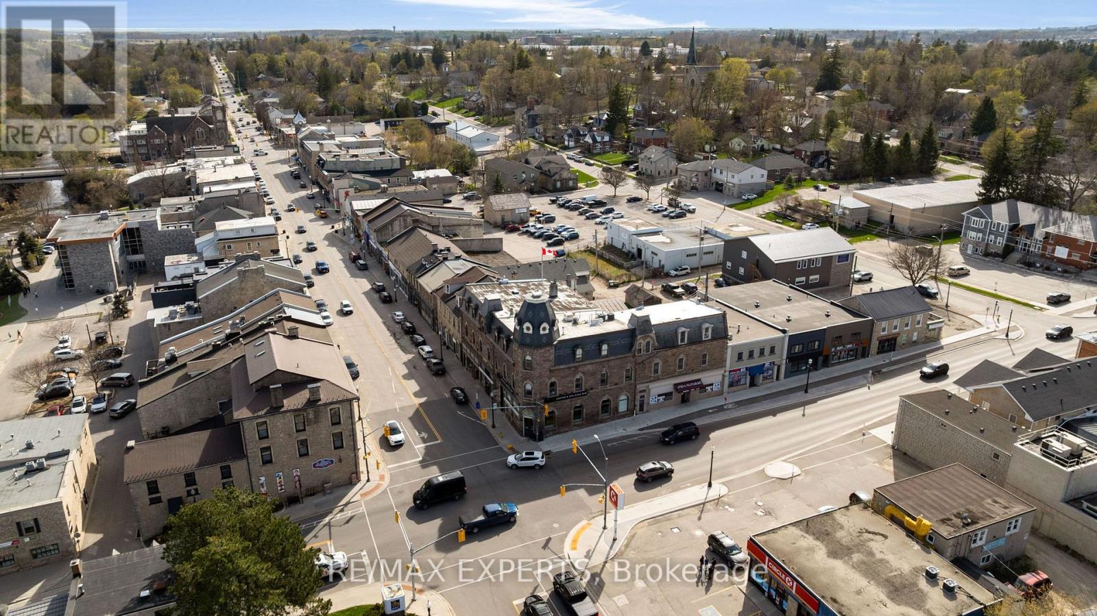 130 St David Street S Property Photo 2