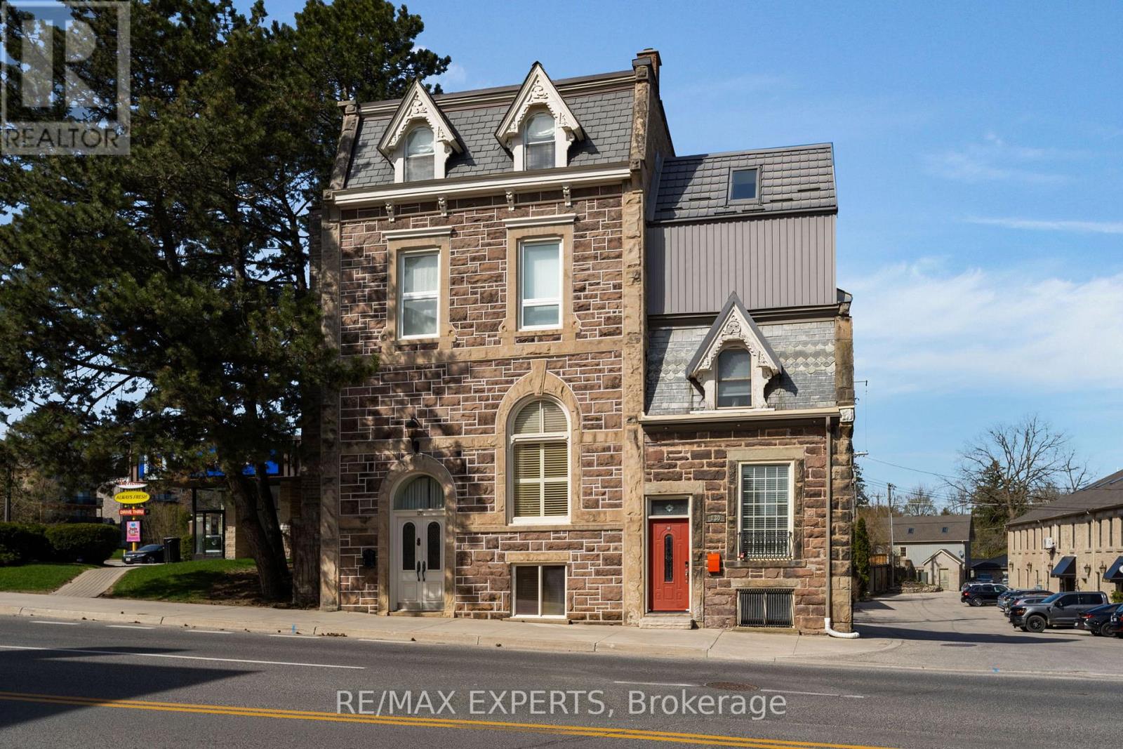 130 St David Street S Property Photo 4