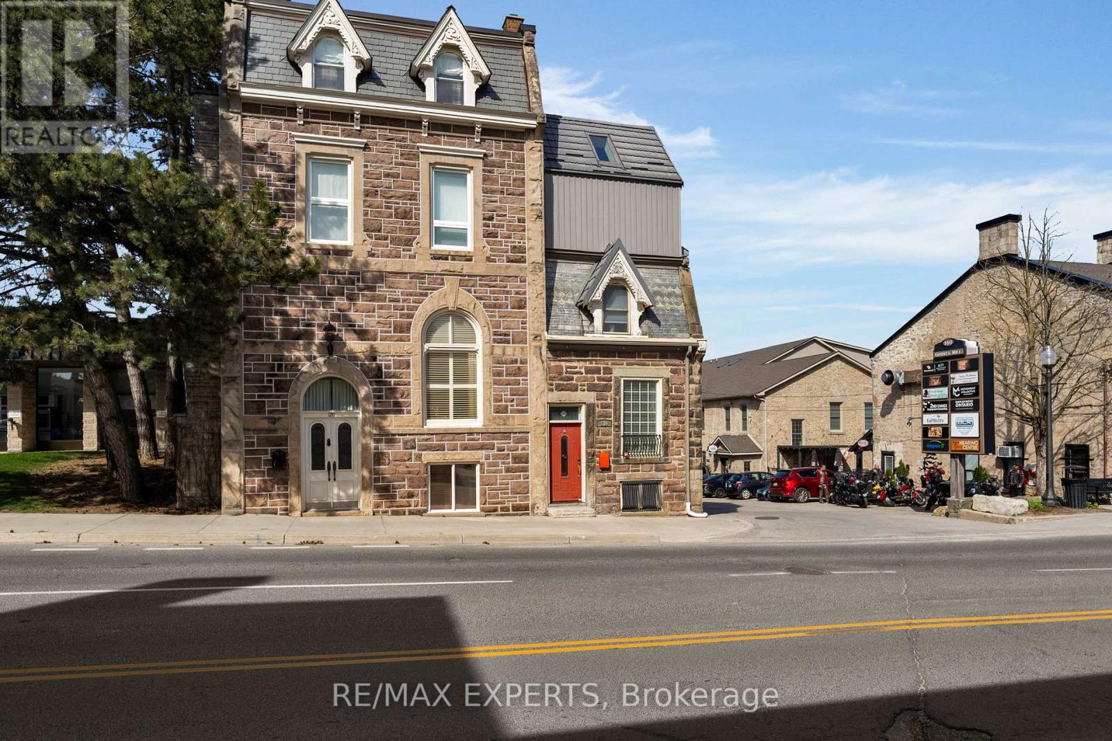 130 St David Street S Property Photo 5