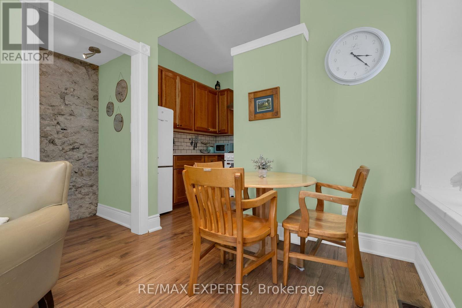 130 St David Street S Property Photo 10