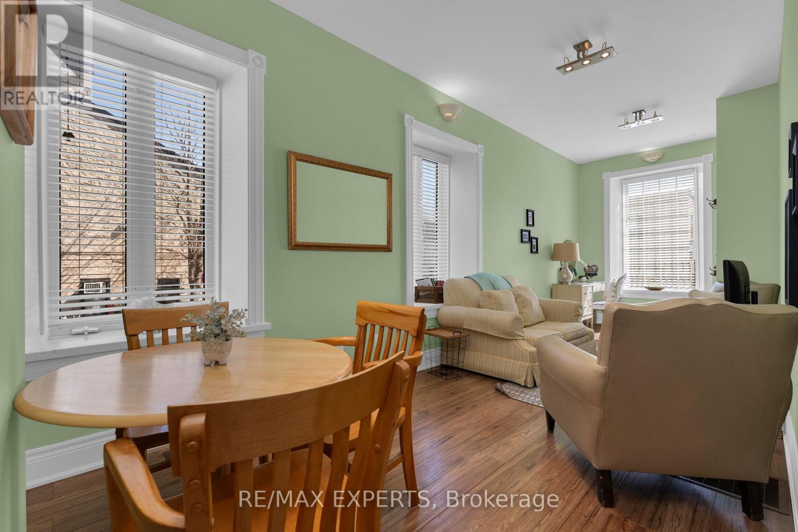 130 St David Street S Property Photo 11