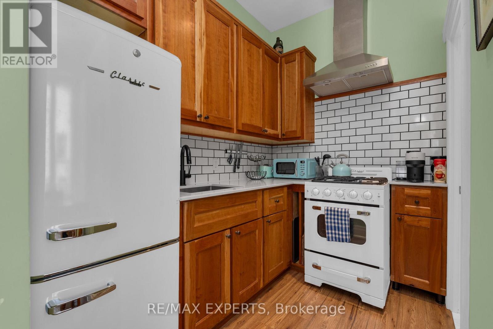 130 St David Street S Property Photo 12