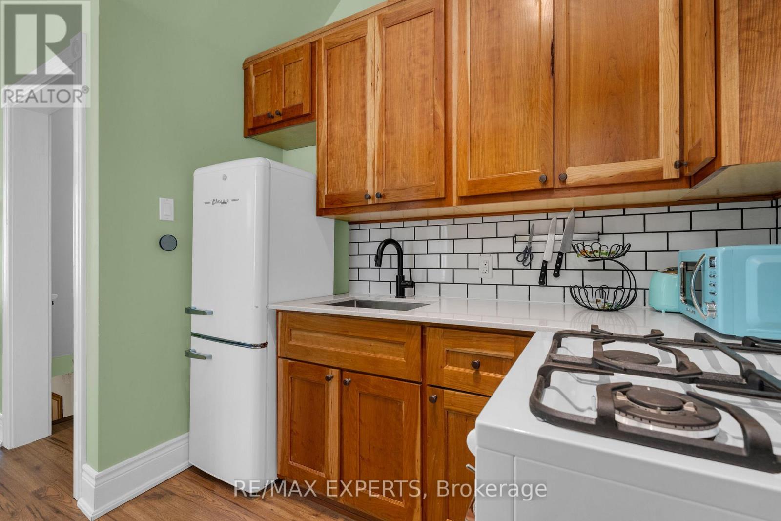 130 St David Street S Property Photo 13