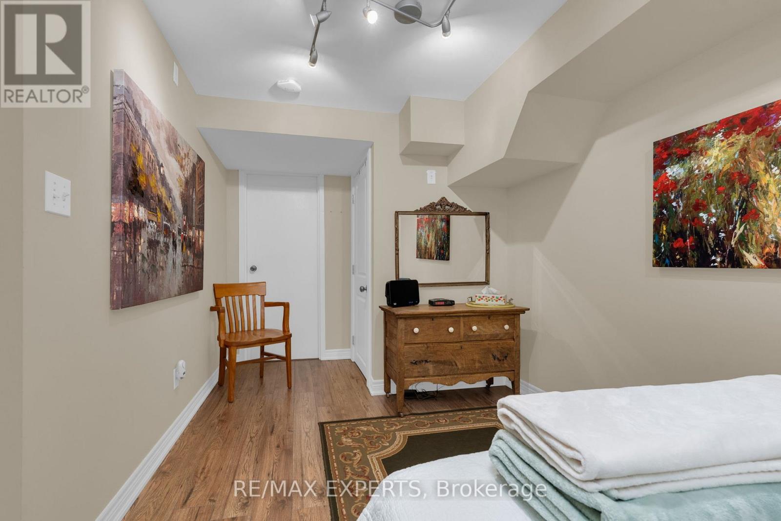 130 St David Street S Property Photo 17