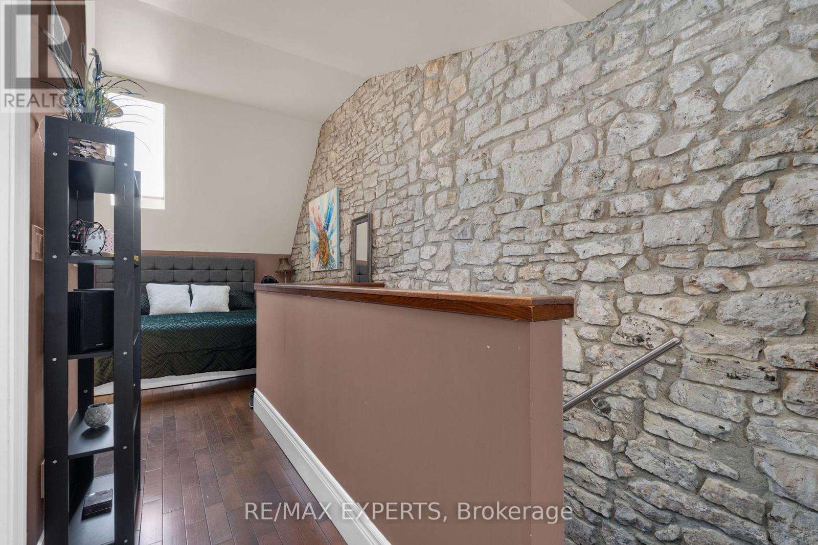 130 St David Street S Property Photo 23