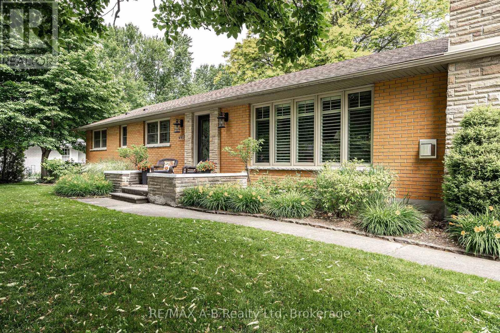 491 Elizabeth Street Property Photo 4