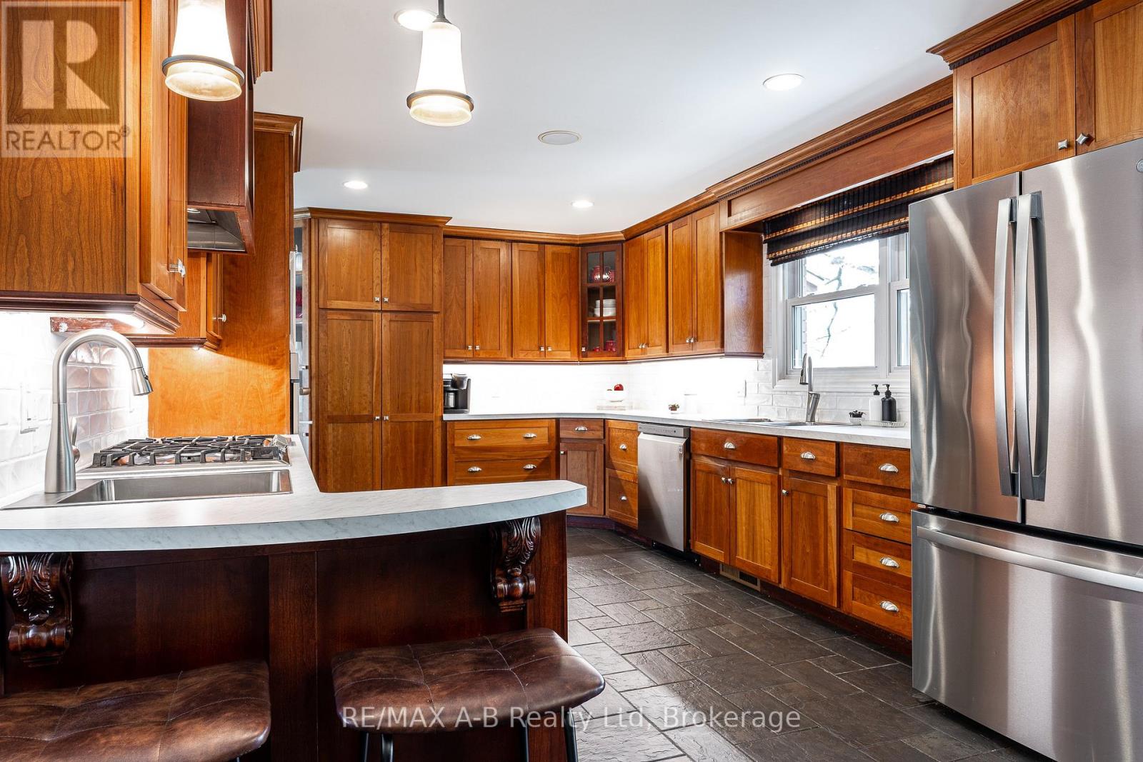 491 Elizabeth Street Property Photo 17