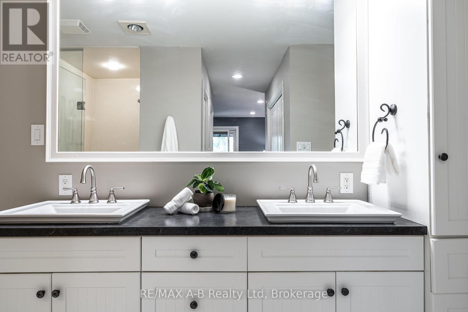 491 Elizabeth Street Property Photo 24