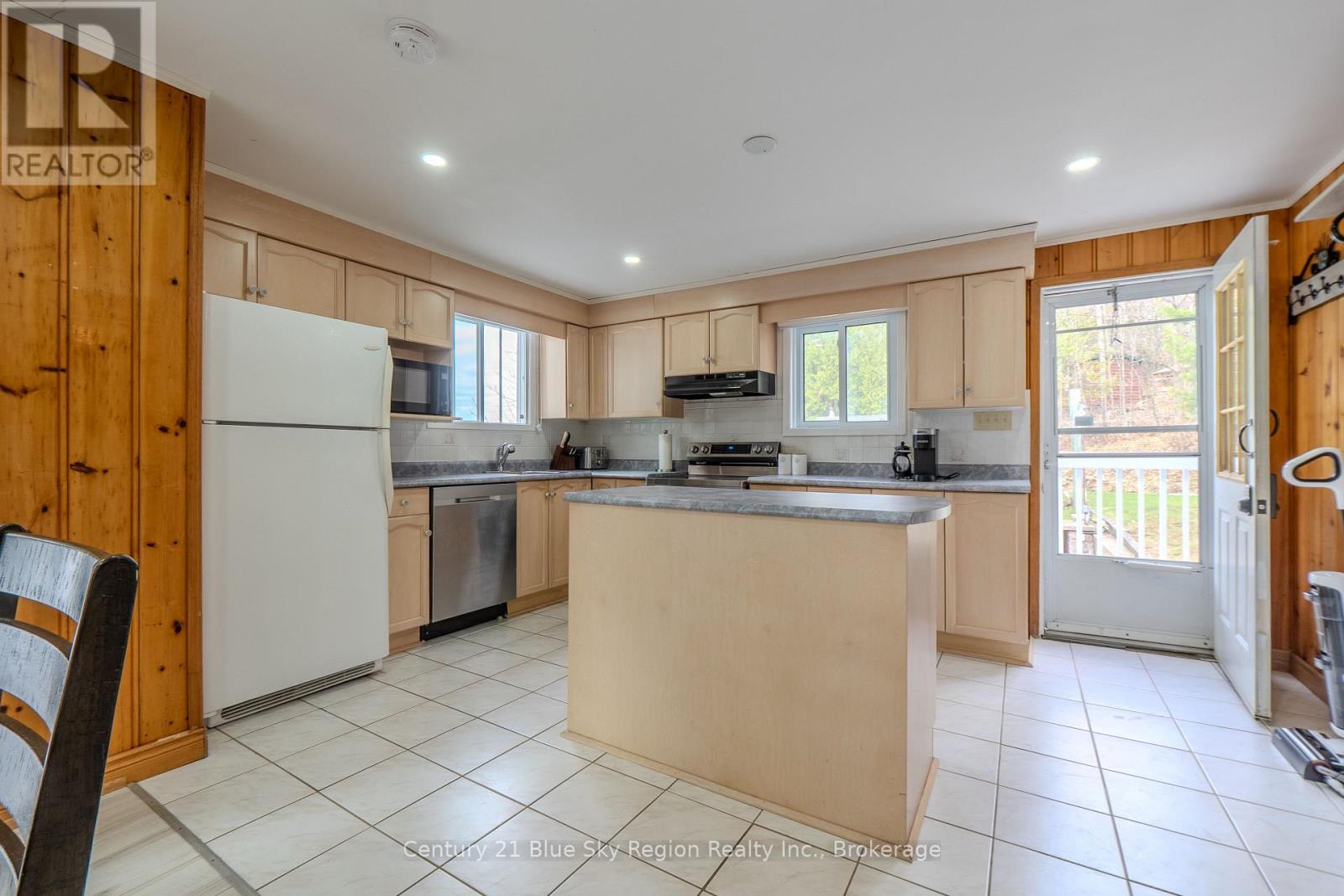 1421 Northshore Road Property Photo 11