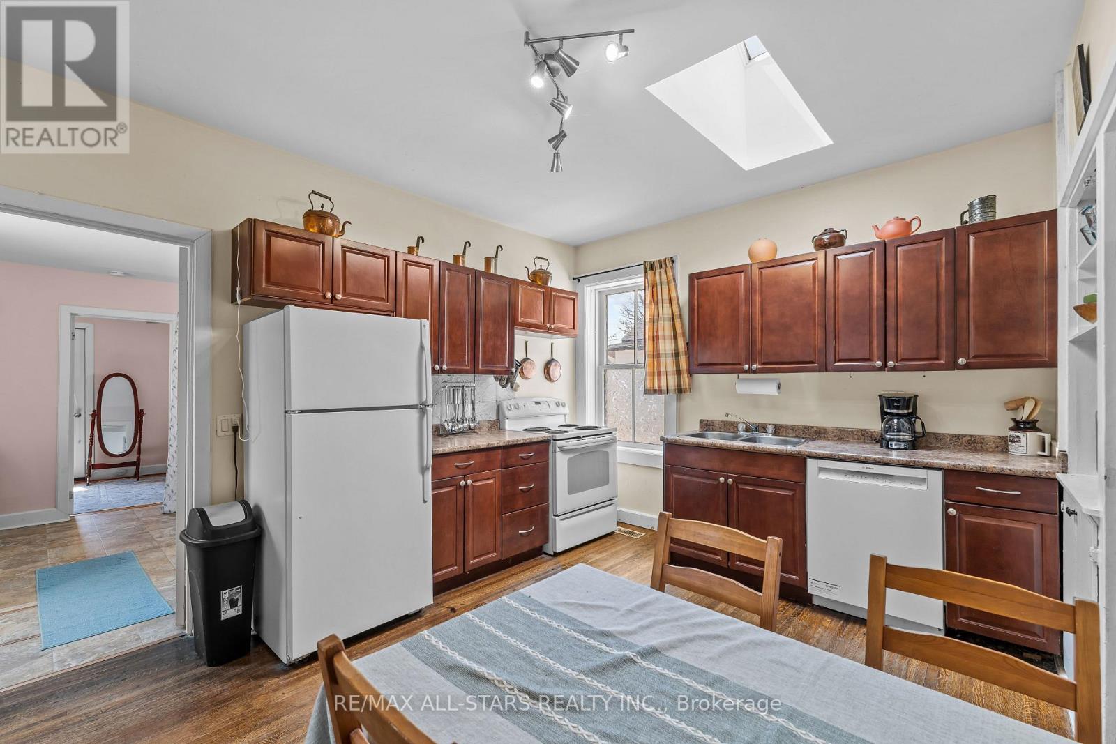 39 Francis Street W Property Photo 9