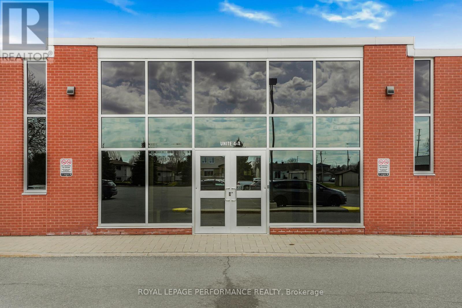 4 - 860 Caron Street Property Photo 2