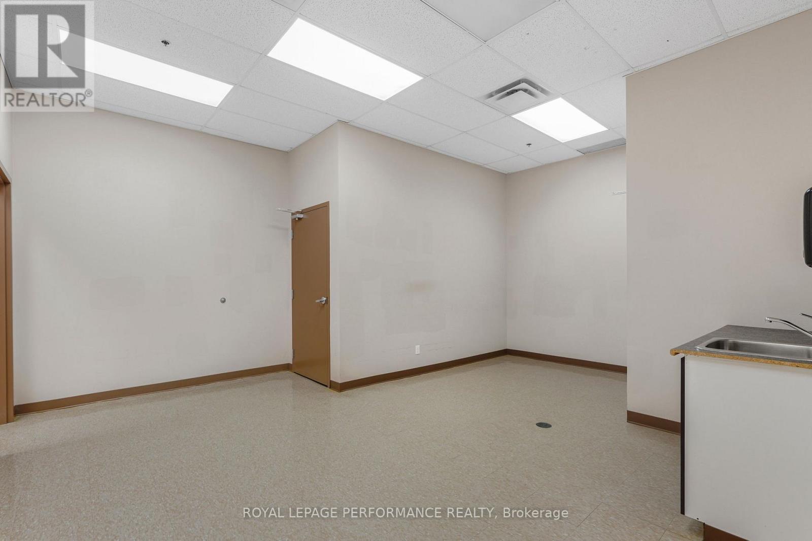 4 - 860 Caron Street Property Photo 6