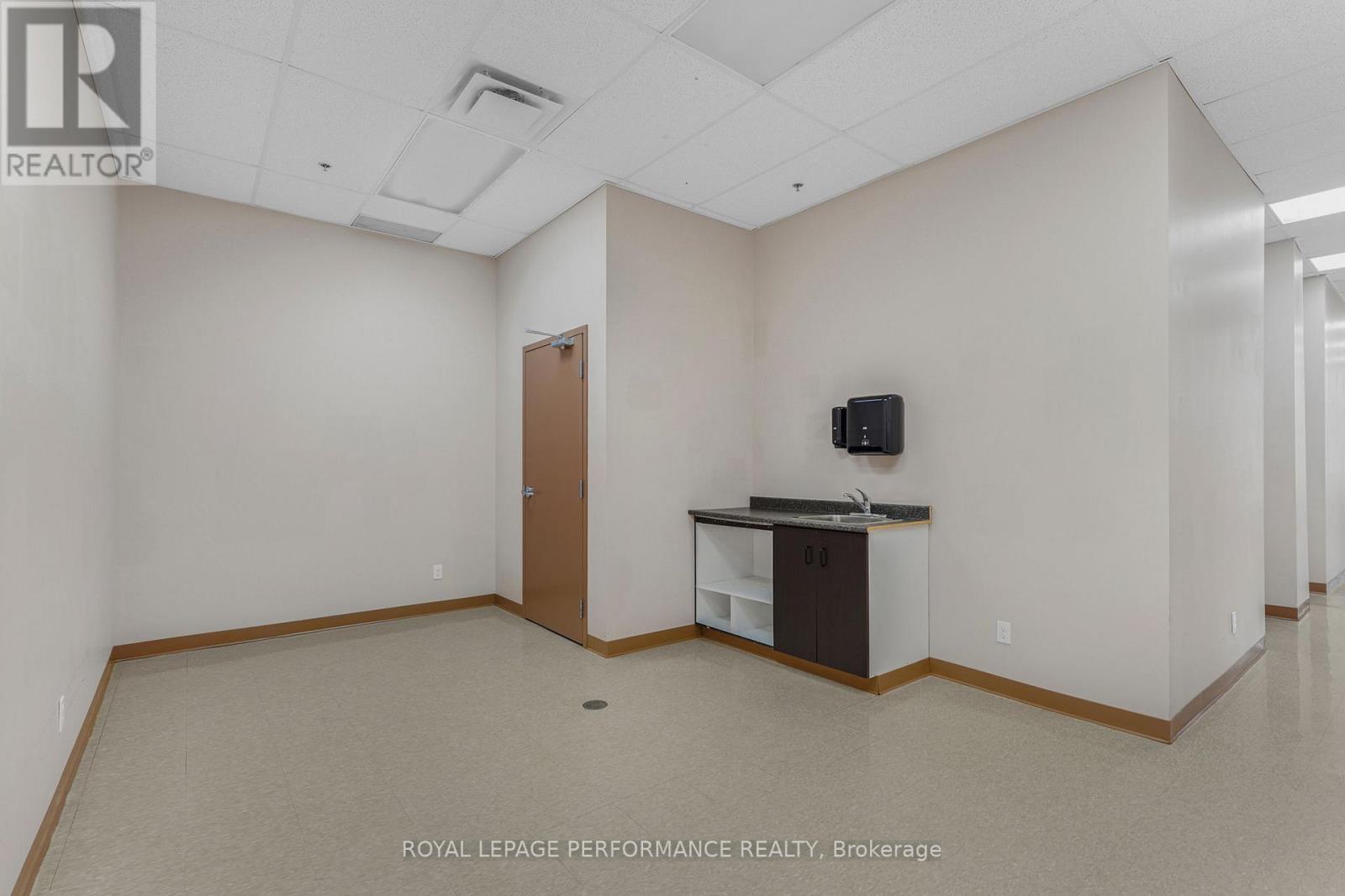 4 - 860 Caron Street Property Photo 7