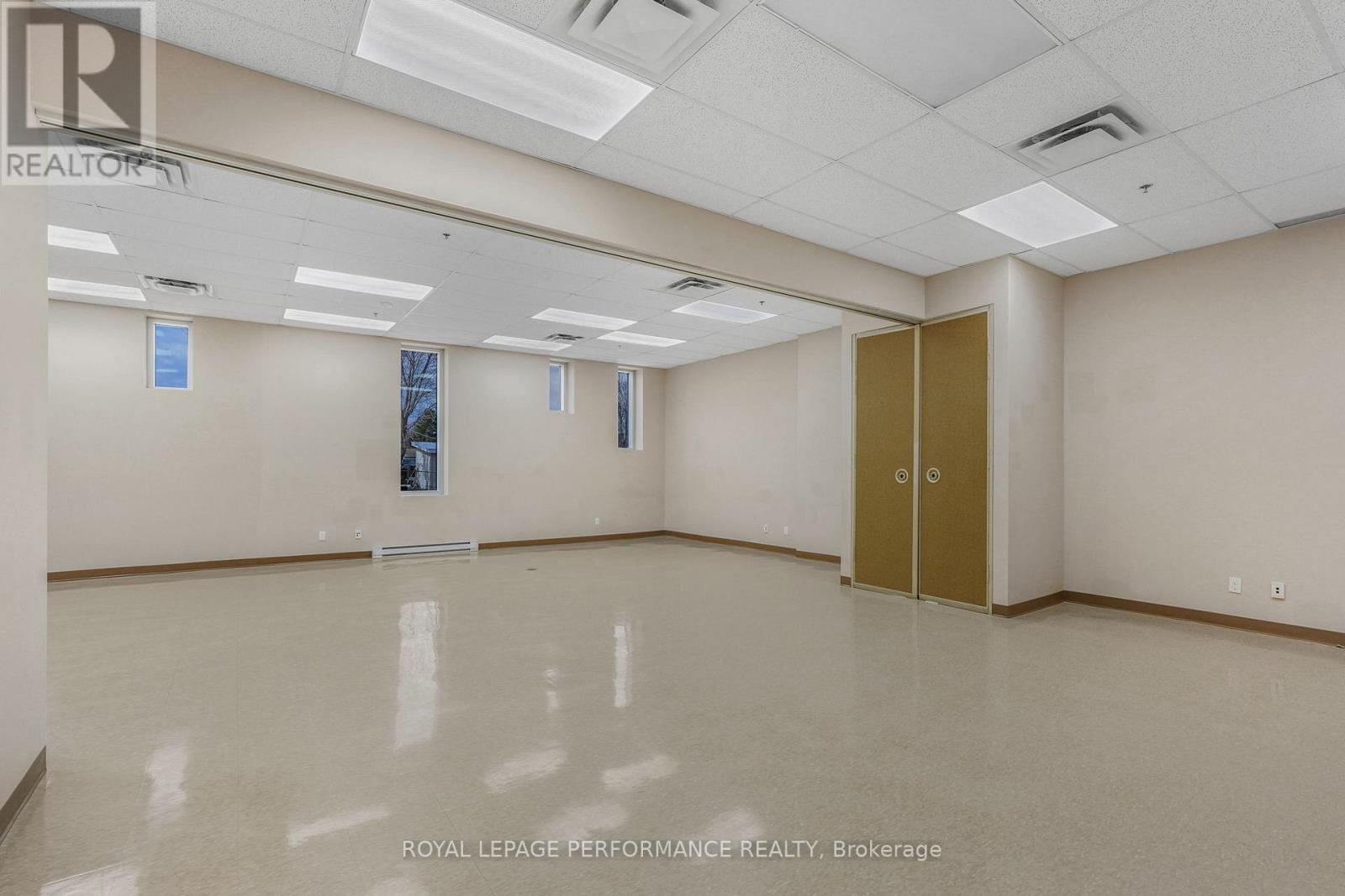 4 - 860 Caron Street Property Photo 10