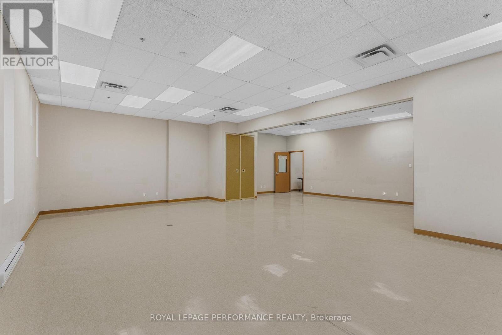 4 - 860 Caron Street Property Photo 12