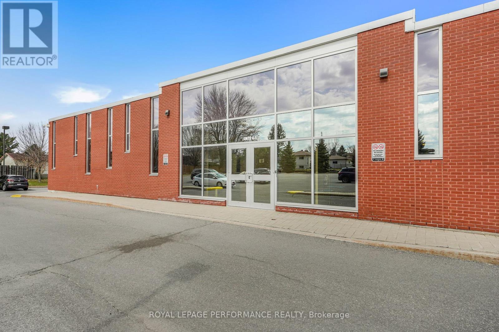 4 - 860 Caron Street Property Photo 15
