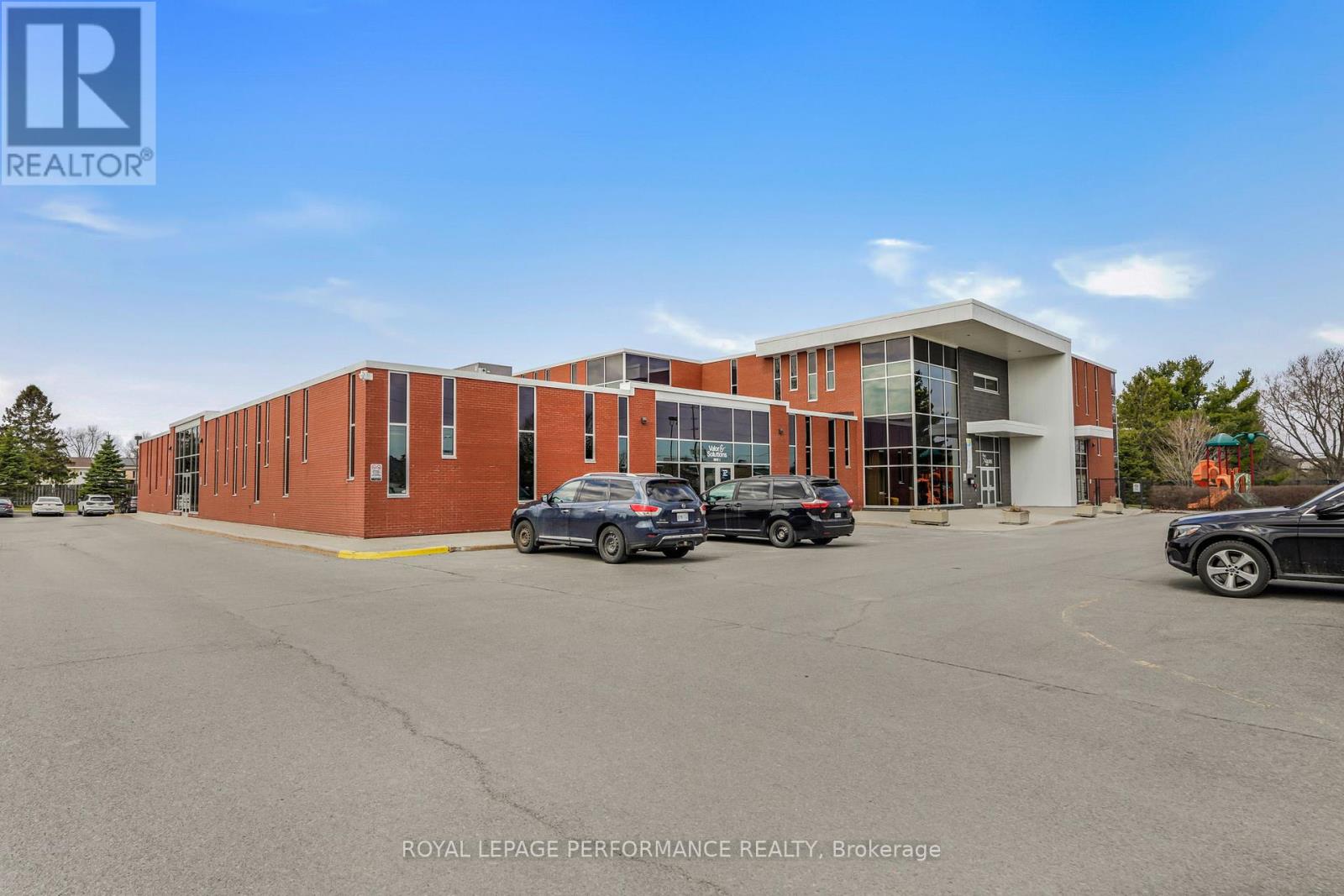 4 - 860 Caron Street Property Photo 16