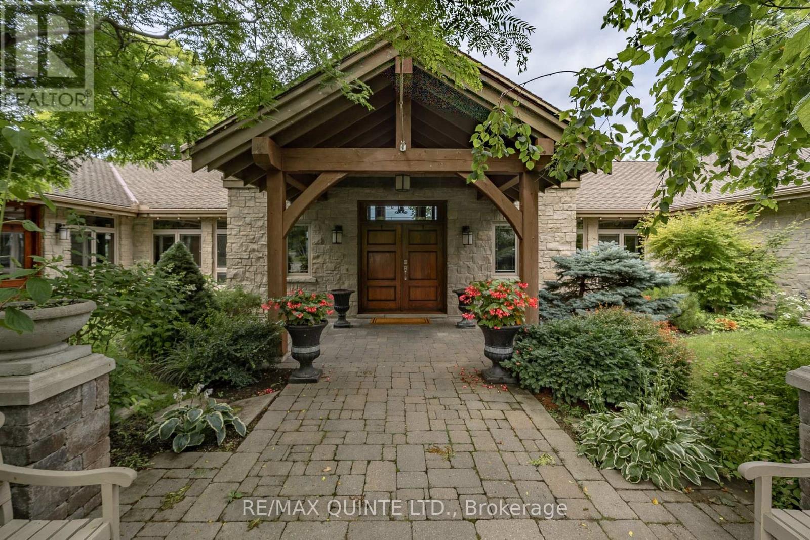 18 Loop Lane Property Photo 3