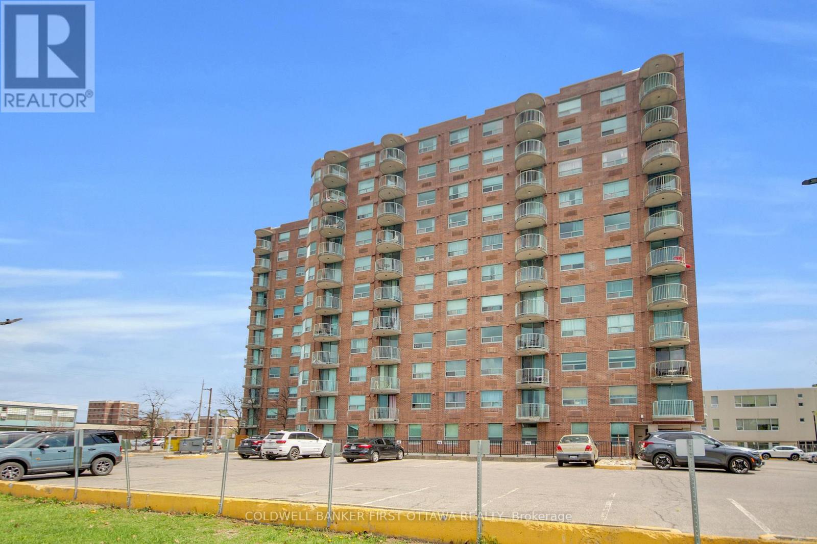 811 - 1440 Heron Road Property Photo 2