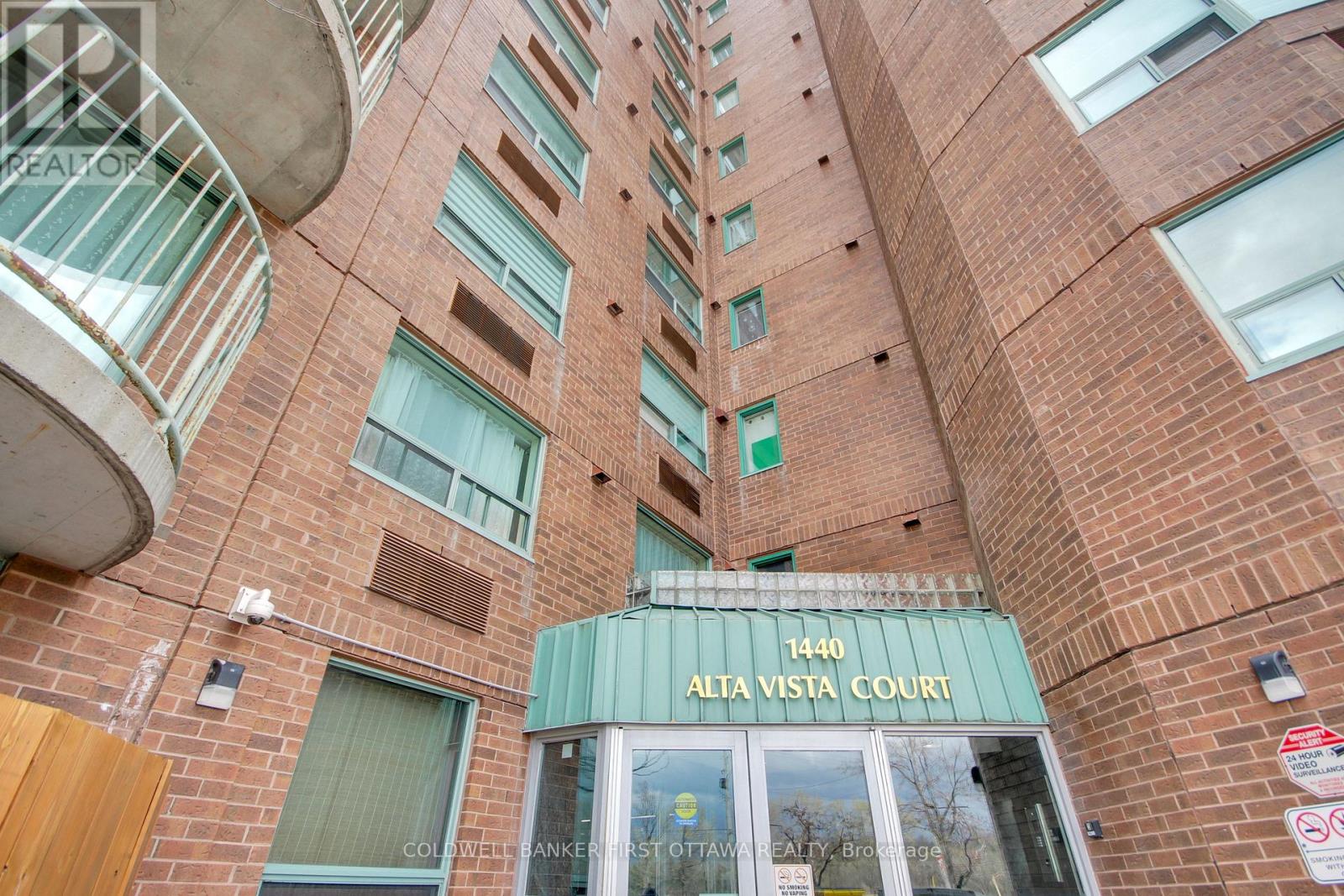 811 - 1440 Heron Road Property Photo 3