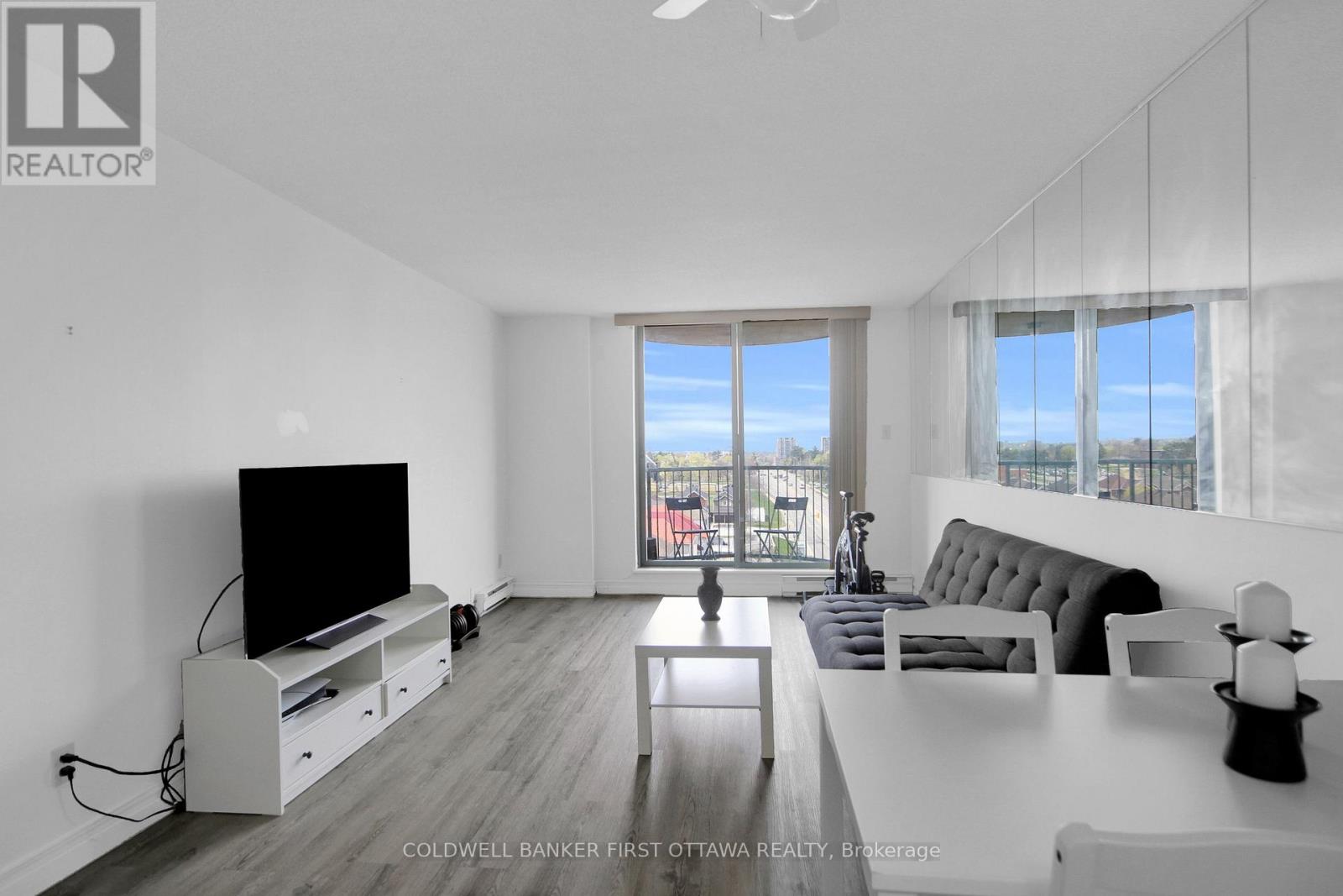 811 - 1440 Heron Road Property Photo 8