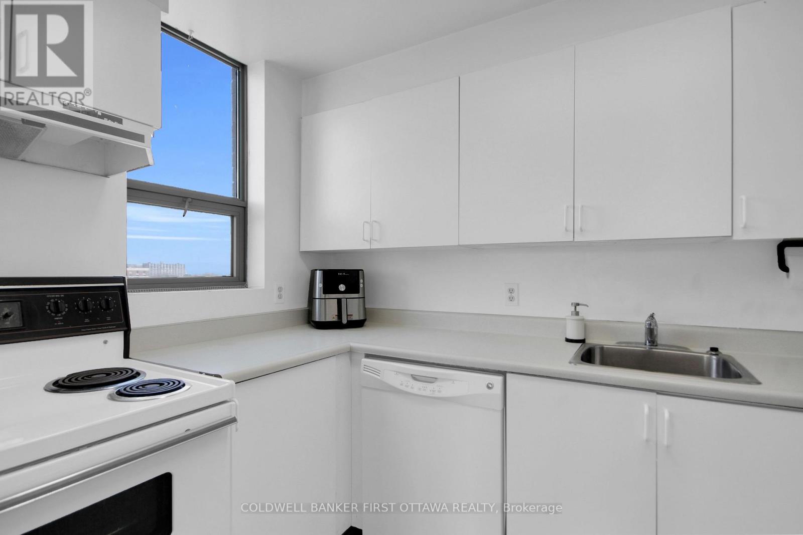 811 - 1440 Heron Road Property Photo 13