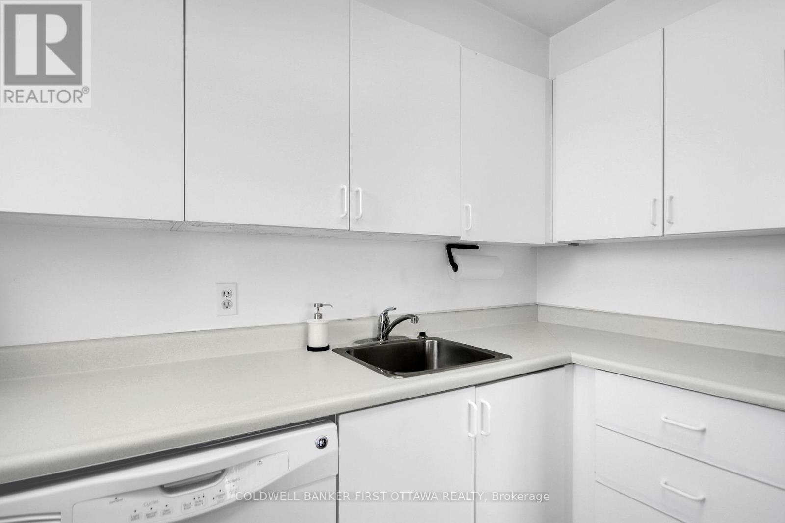 811 - 1440 Heron Road Property Photo 14